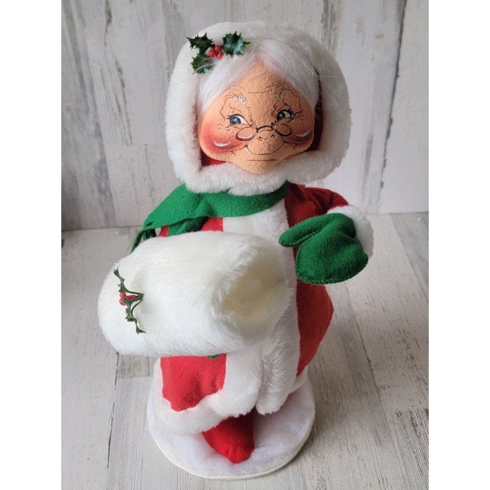 Annalee Mrs‎ Claus 17" AS IS white muff hand warmer Xmas figure